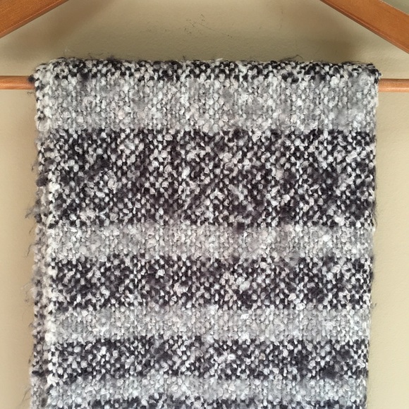 American Eagle Knit Scarf/Shaw 20”x70” - Picture 4 of 4